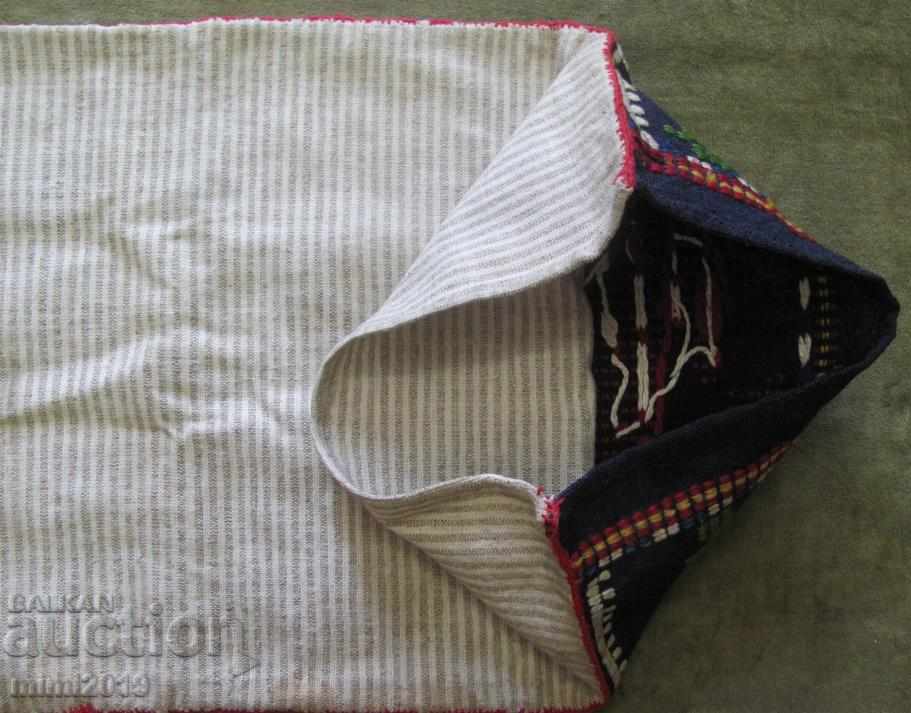 Licitație Arta populară din secolul al XIX-lea, pernă din lână țesută și brodat manual Licitație Arta populară din secolul al XIX-lea, pernă din lână țesută și brodat manual