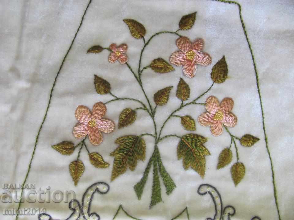 Auction 19th Century Folk Art Motifs Hand Embroidery for Slippers Auction 19th Century Folk Art Motifs Hand Embroidery for Slippers