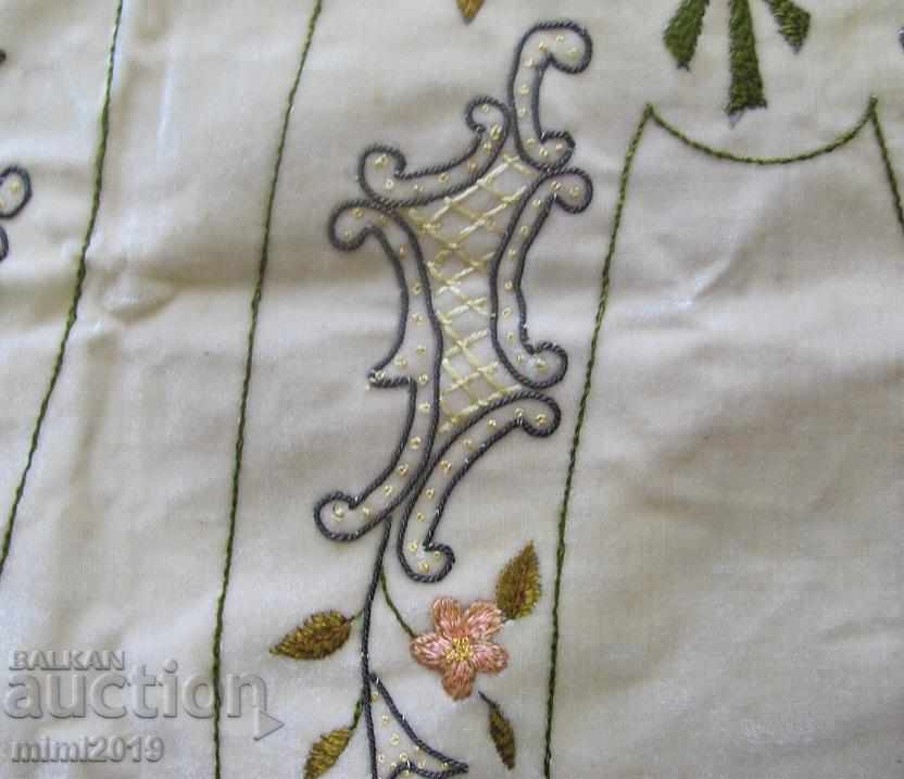 Delivery of 19th Century Folk Art Motifs Hand Embroidery for Slippers Delivery of 19th Century Folk Art Motifs Hand Embroidery for Slippers