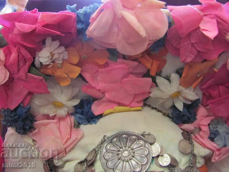 Auction Folk Art Old Head Decoration, Head of Flowers Auction Folk Art Old Head Decoration, Head of Flowers
