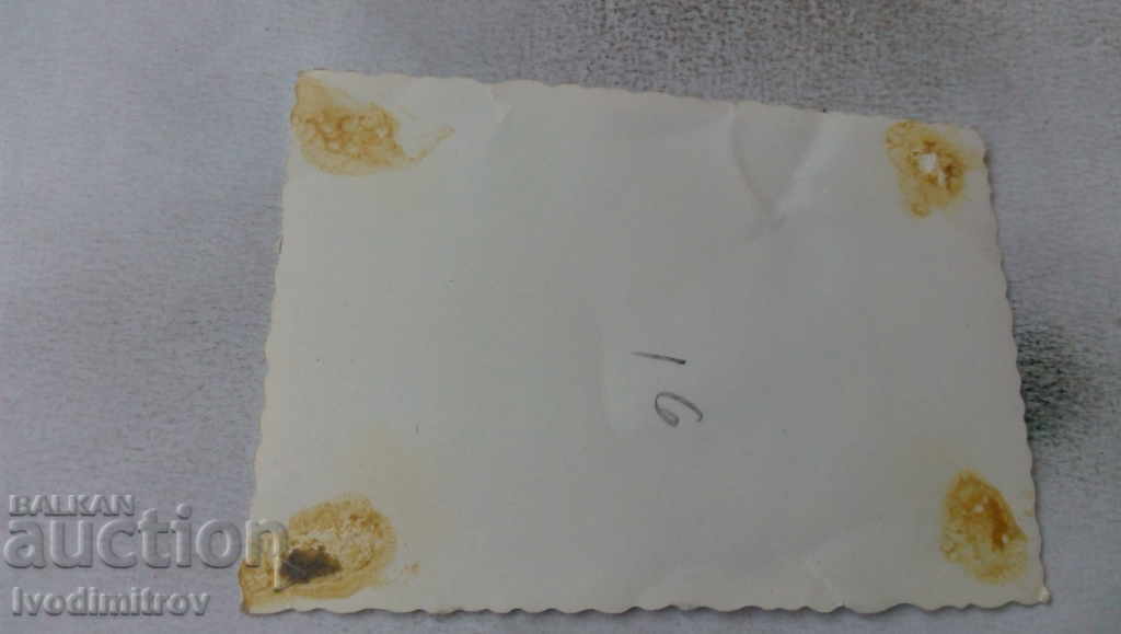 Снимка Семейство на плажа с цена 1.45 лв. | € 0.74 Снимка Семейство на плажа с цена 1.45 лв. | € 0.74