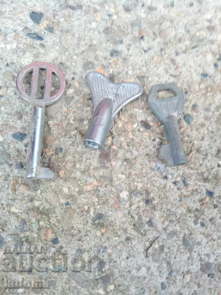Old keys with price 9.99 BGN | € 5.11 Old keys with price 9.99 BGN | € 5.11