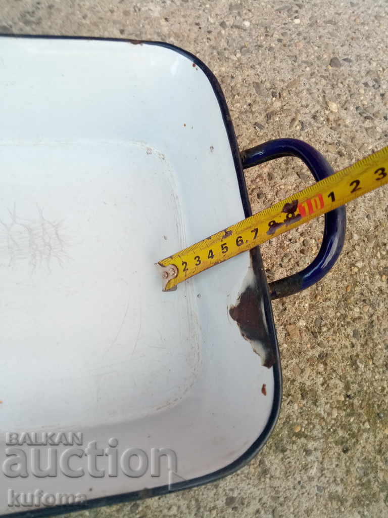 Delivery of Old enameled tray Delivery of Old enameled tray