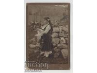 Стара снимка картон момиче с народна носия 1910