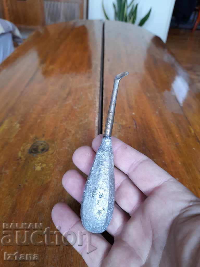 Daltă stomatologică veche cu preț 16.00 BGN | € 8.18