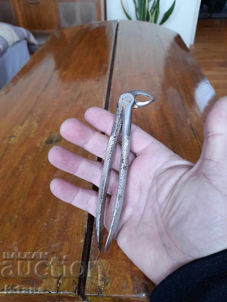 Auction Old dental pliers Lower Stumps Auction Old dental pliers Lower Stumps