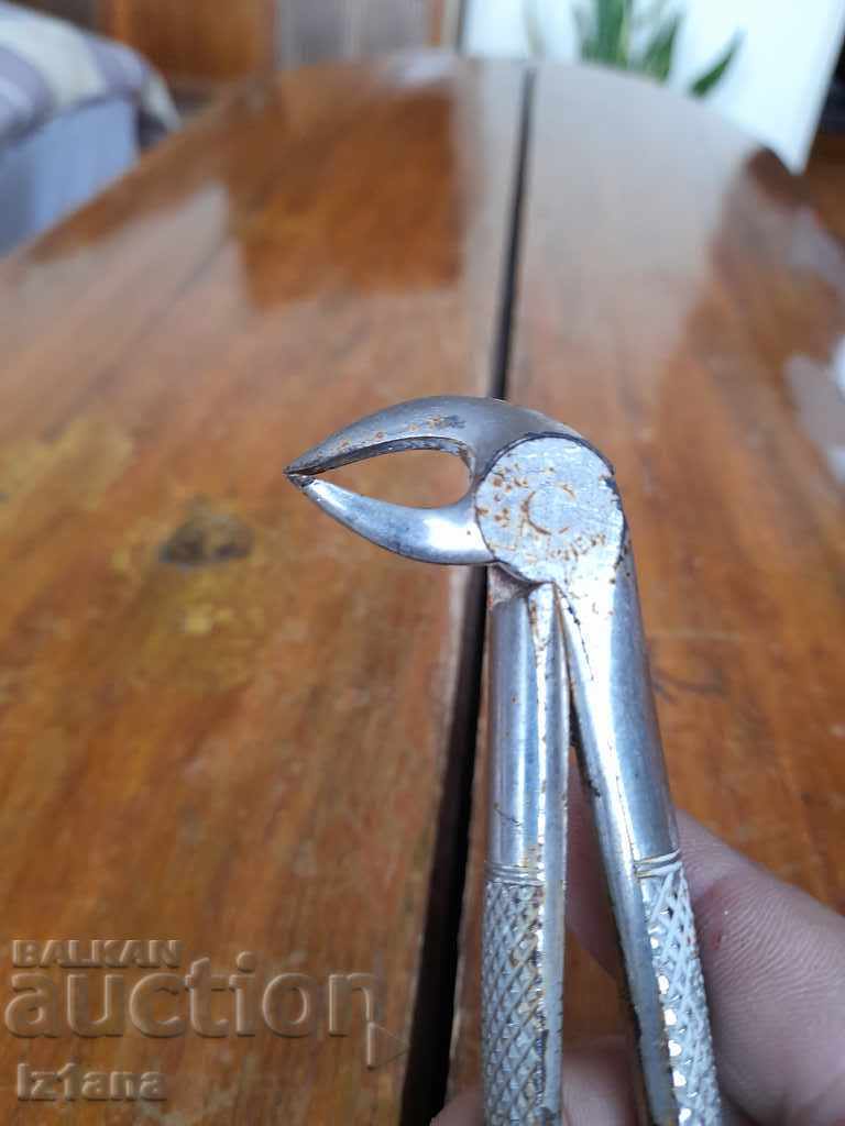 Delivery of Old dental pliers Lower Stumps Delivery of Old dental pliers Lower Stumps