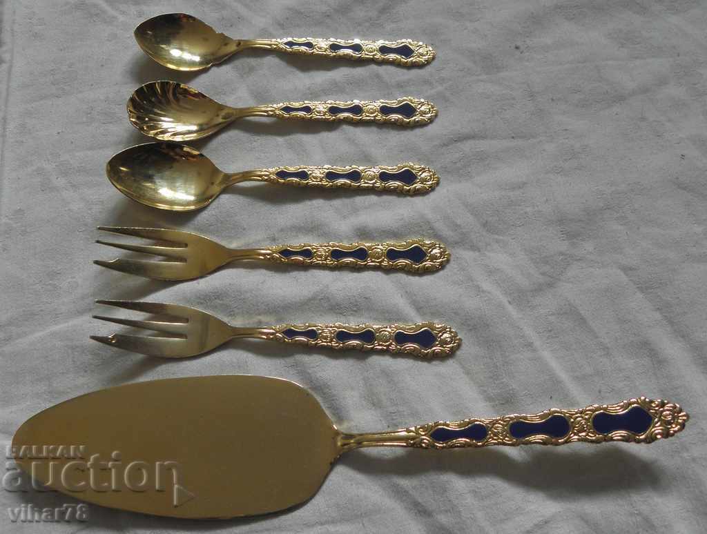 Delivery of Gold-plated 24 karat cutlery - forks, spoons and spatula