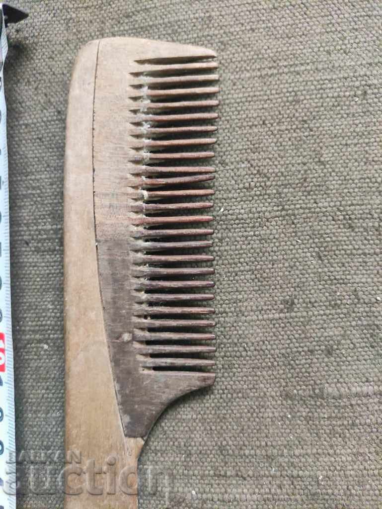 Wooden comb with price 20.00 BGN | € 10.23