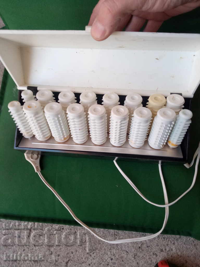 Παλιό καυτό σίδερο για μπούκλες με τιμή 9.99 BGN | € 5.11 Παλιό καυτό σίδερο για μπούκλες με τιμή 9.99 BGN | € 5.11