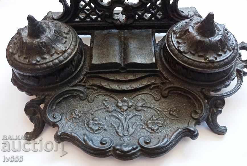 Auction FOR SALE AN OLD BEAUTIFUL GERMAN METAL INKWARE FOR A WRITING STATION Auction FOR SALE AN OLD BEAUTIFUL GERMAN METAL INKWARE FOR A WRITING STATION