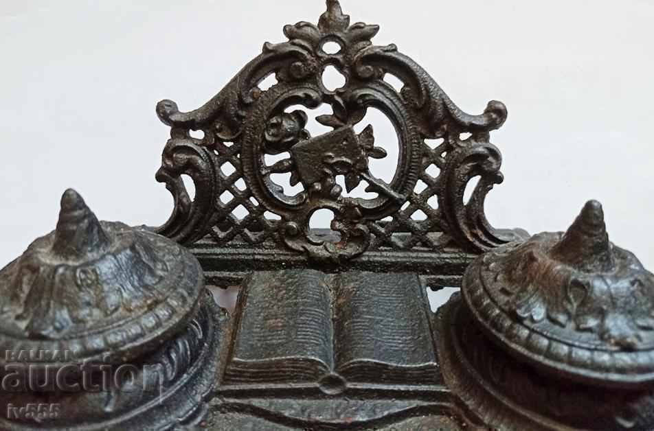 Доставка на ПРОДАВАМ СТАРА КРАСИВА НЕМСКА МЕТАЛНА МАСТИЛНИЦА ЗА ПИСАЛИЩЕ