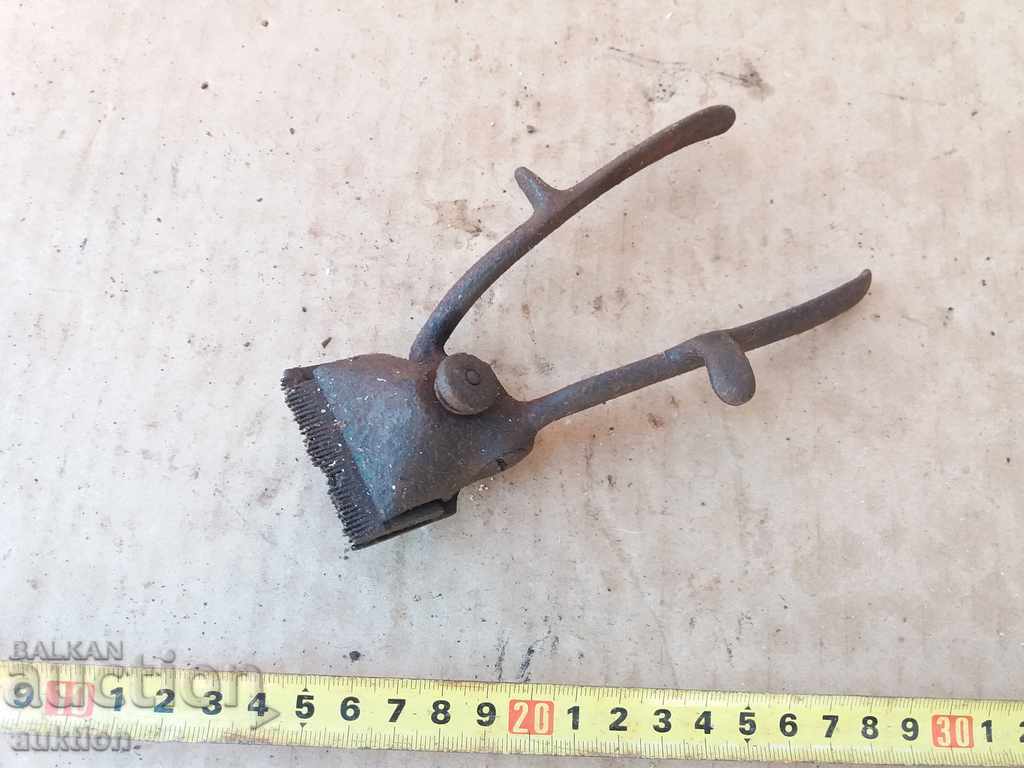 Delivery of OLD METAL CUTTING MACHINE Delivery of OLD METAL CUTTING MACHINE