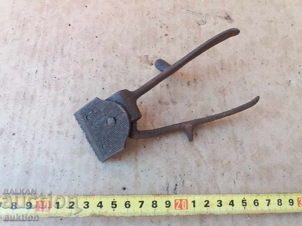 OLD METAL CUTTING MACHINE - 7 OLD METAL CUTTING MACHINE - 7