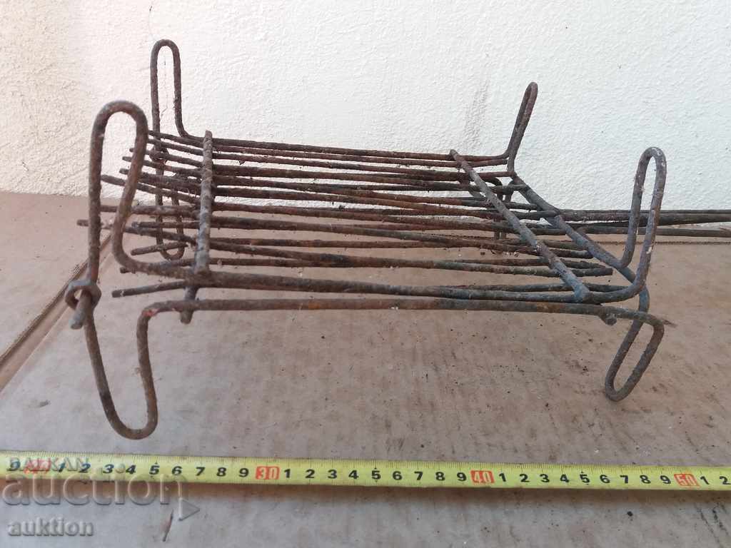 Delivery of OLD MEAT GRILL FOR IRON, MOVES FOR A PICNIC