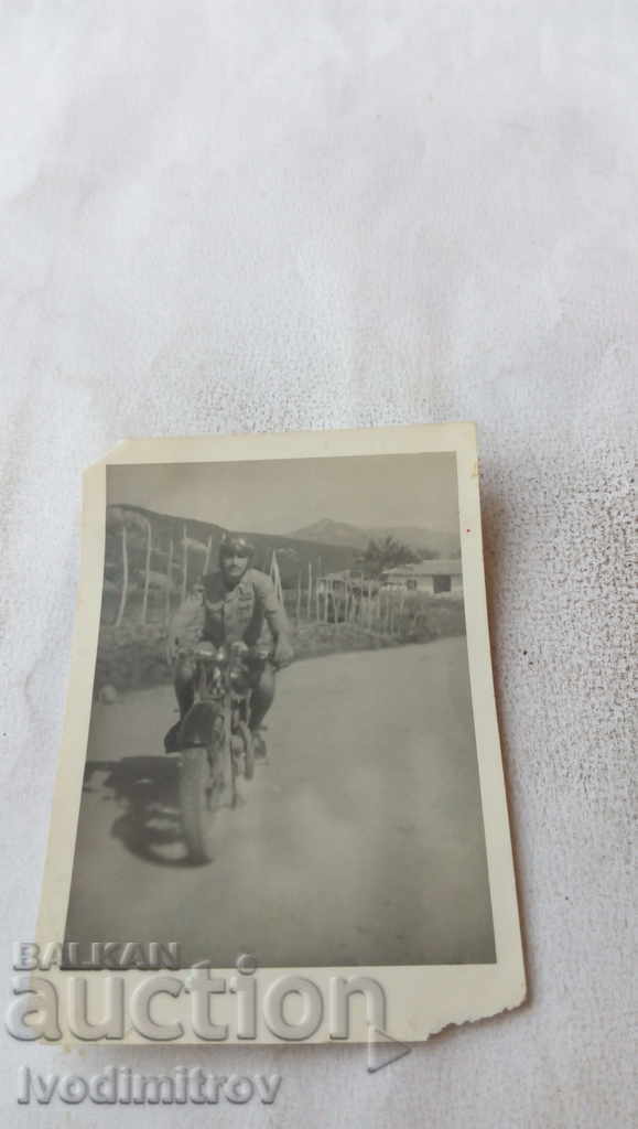 Fotografie Yellow Beach Motociclist 1949