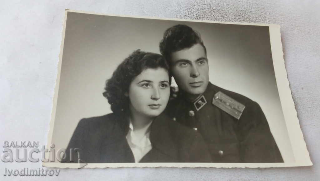 Снимка Горна Оряховица Капитан и млада жена 1959