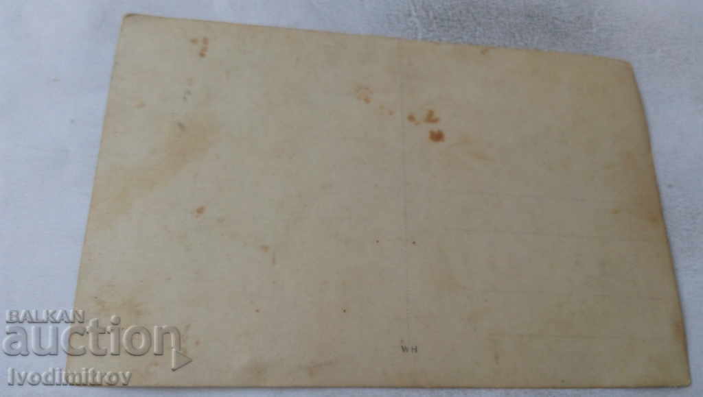 Photo Men and women on a trip with price 2.65 BGN | € 1.35 Photo Men and women on a trip with price 2.65 BGN | € 1.35