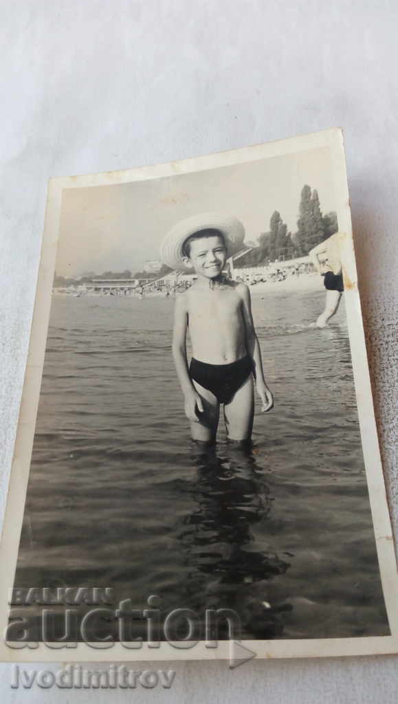 Photo Boy in the sea