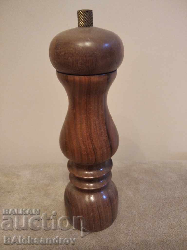 Wooden grinder with price 5.00 BGN | € 2.56 Wooden grinder with price 5.00 BGN | € 2.56