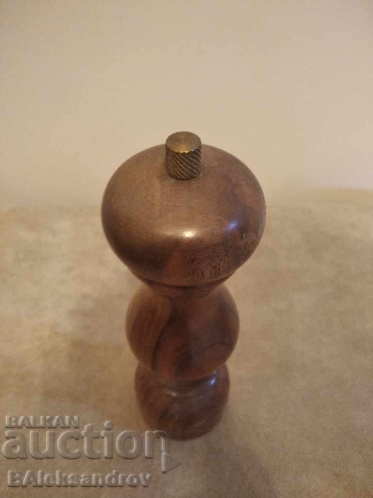 Auction Wooden grinder Auction Wooden grinder