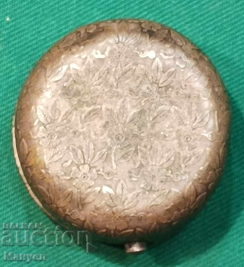 I am selling an old antique beautiful blush box, powder with price 24.00 BGN | € 12.27 I am selling an old antique beautiful blush box, powder with price 24.00 BGN | € 12.27