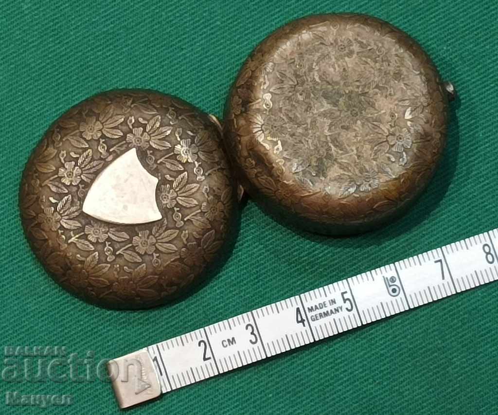 Auction I am selling an old antique beautiful blush box, powder Auction I am selling an old antique beautiful blush box, powder