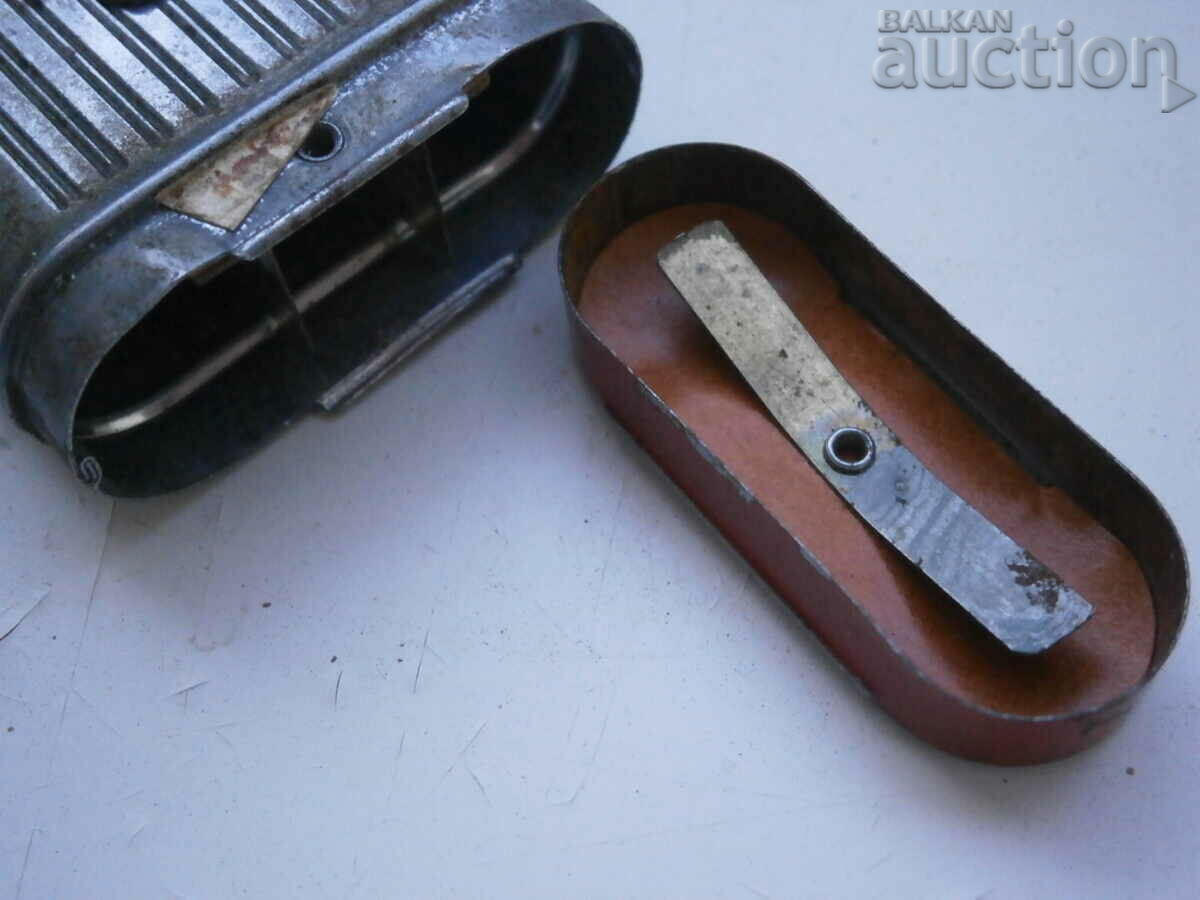 Delivery of small metal flashlight WWII DAIMON Delivery of small metal flashlight WWII DAIMON