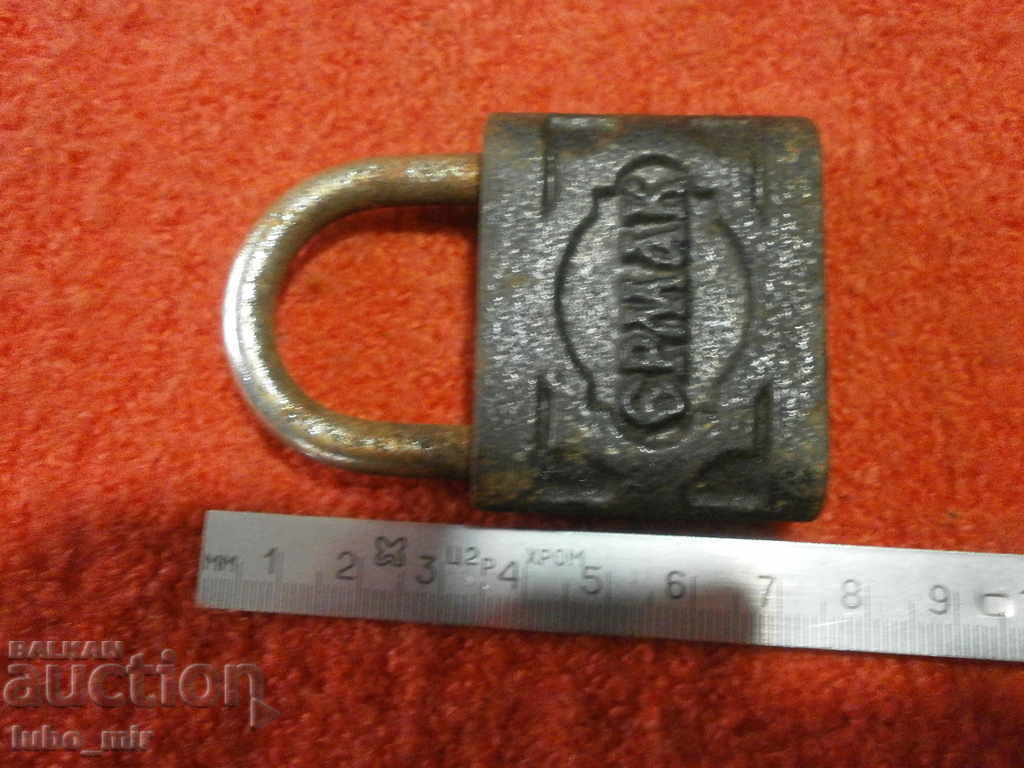 Delivery of OLD PADLOCK FOR DECORATION