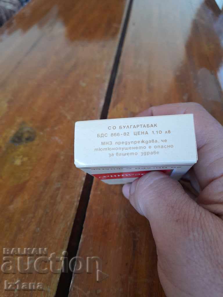 Δημοπρασία Παλιό κουτί τσιγάρα Femina Δημοπρασία Παλιό κουτί τσιγάρα Femina