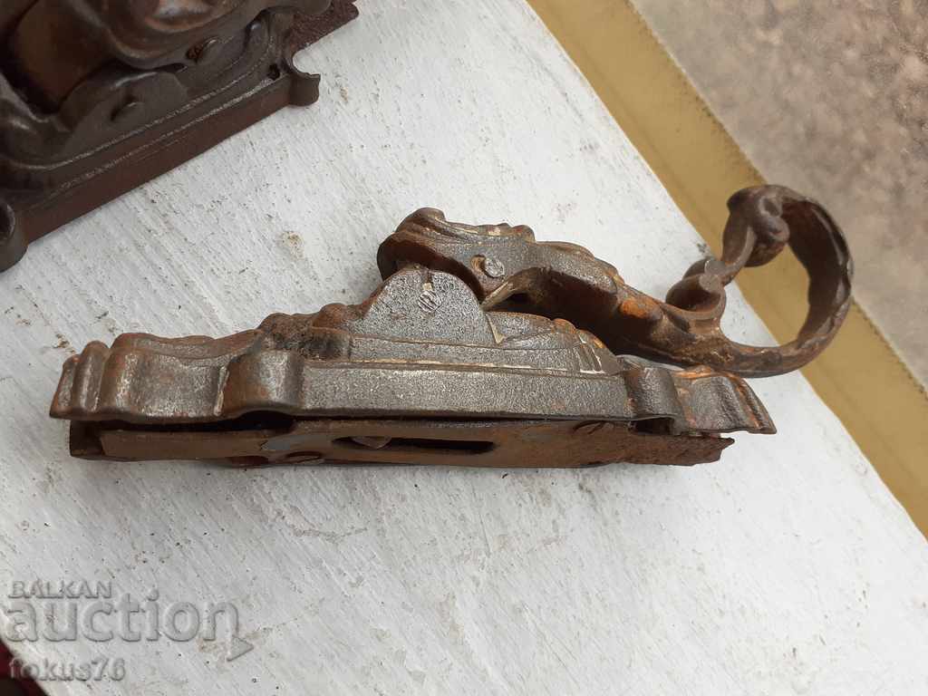 Old cast iron baroque reamers window fittings with price 220.00 BGN | € 112.48 Old cast iron baroque reamers window fittings with price 220.00 BGN | € 112.48