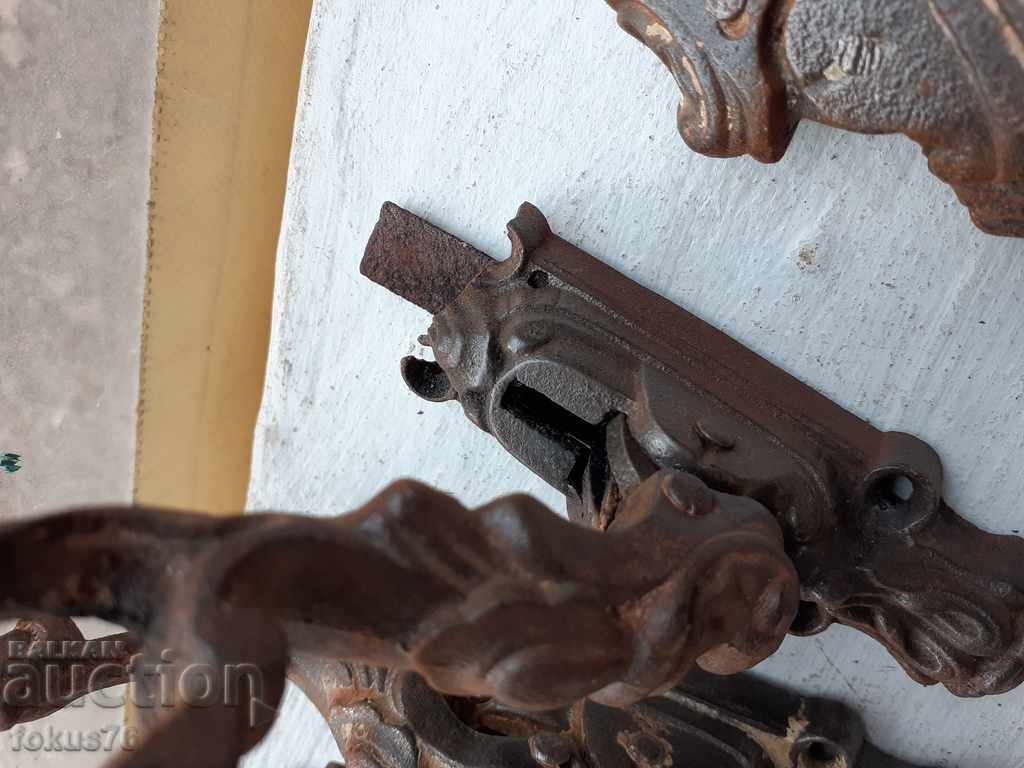 Old cast iron baroque reamers window fittings - 5 Old cast iron baroque reamers window fittings - 5