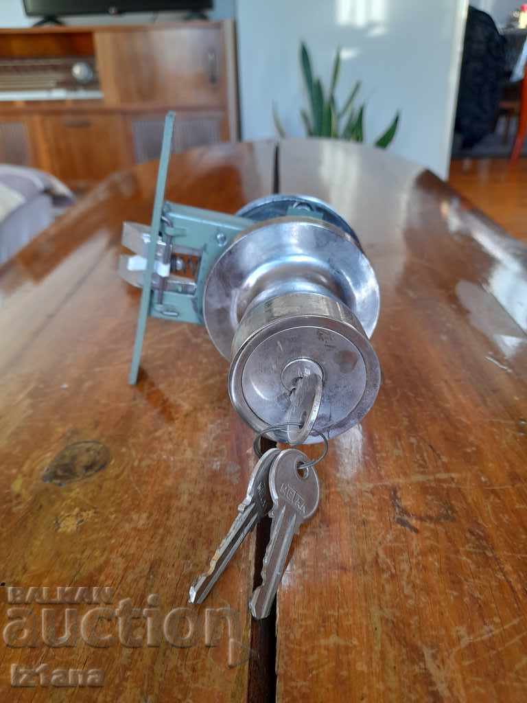 Old Metal Lock with price 37.00 BGN | € 18.92