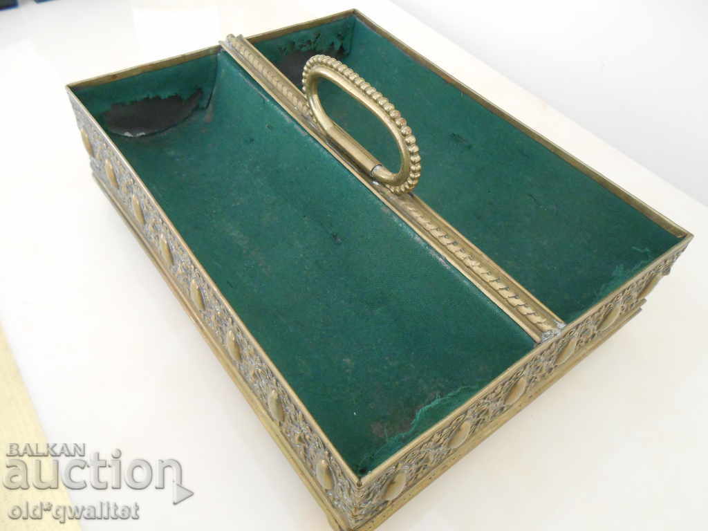 Auction  Object, thing, vessel from the past, beautiful, interesting