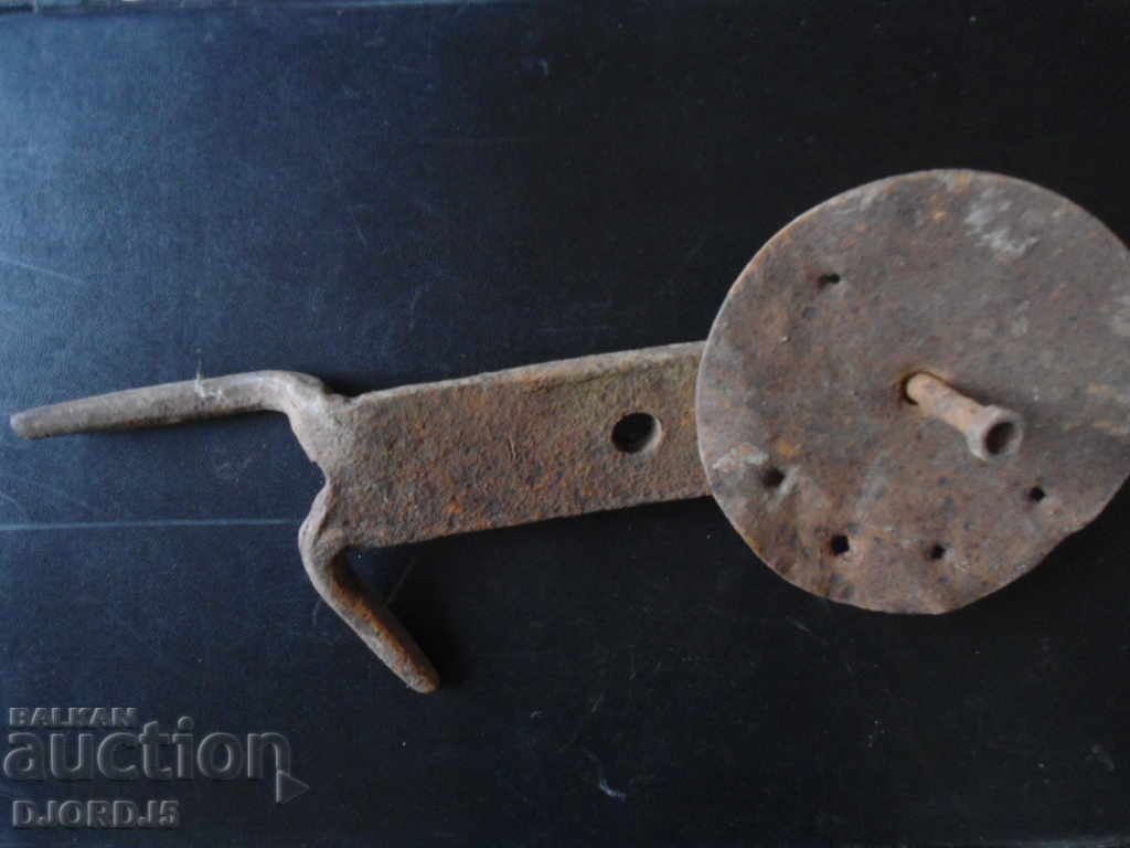 Old forged latch with price 6.00 BGN | € 3.07 Old forged latch with price 6.00 BGN | € 3.07