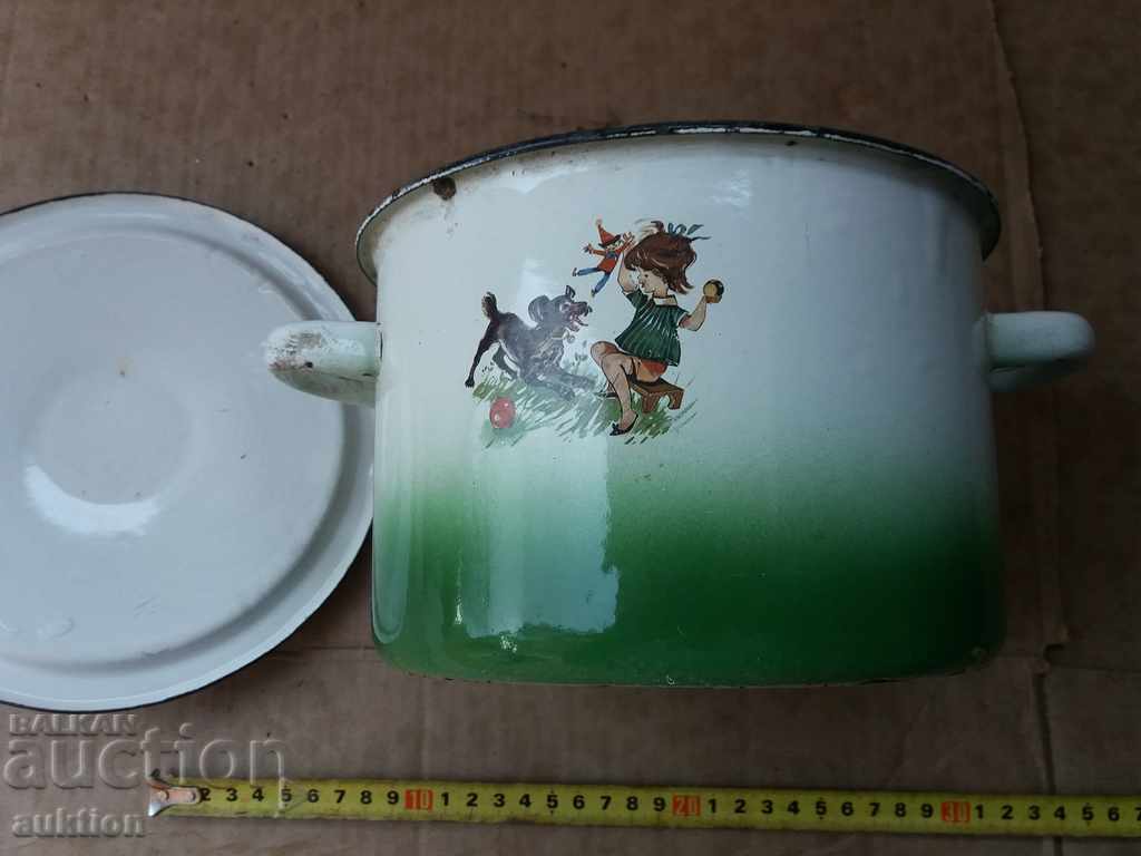 ENAMELED CHILDREN'S POT WITH ILLUSTRATIONS - SOCIAL MARKINGS. - 5 ENAMELED CHILDREN'S POT WITH ILLUSTRATIONS - SOCIAL MARKINGS. - 5