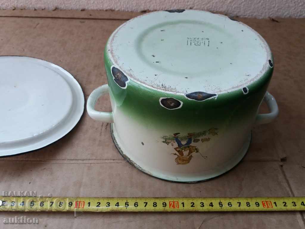 ENAMELED CHILDREN'S POT WITH ILLUSTRATIONS - SOCIAL MARKINGS. - 6 ENAMELED CHILDREN'S POT WITH ILLUSTRATIONS - SOCIAL MARKINGS. - 6