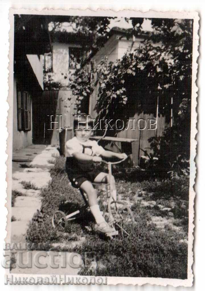 SMALL OLD PHOTO BOY ON A TRICYCLE A936 SMALL OLD PHOTO BOY ON A TRICYCLE A936