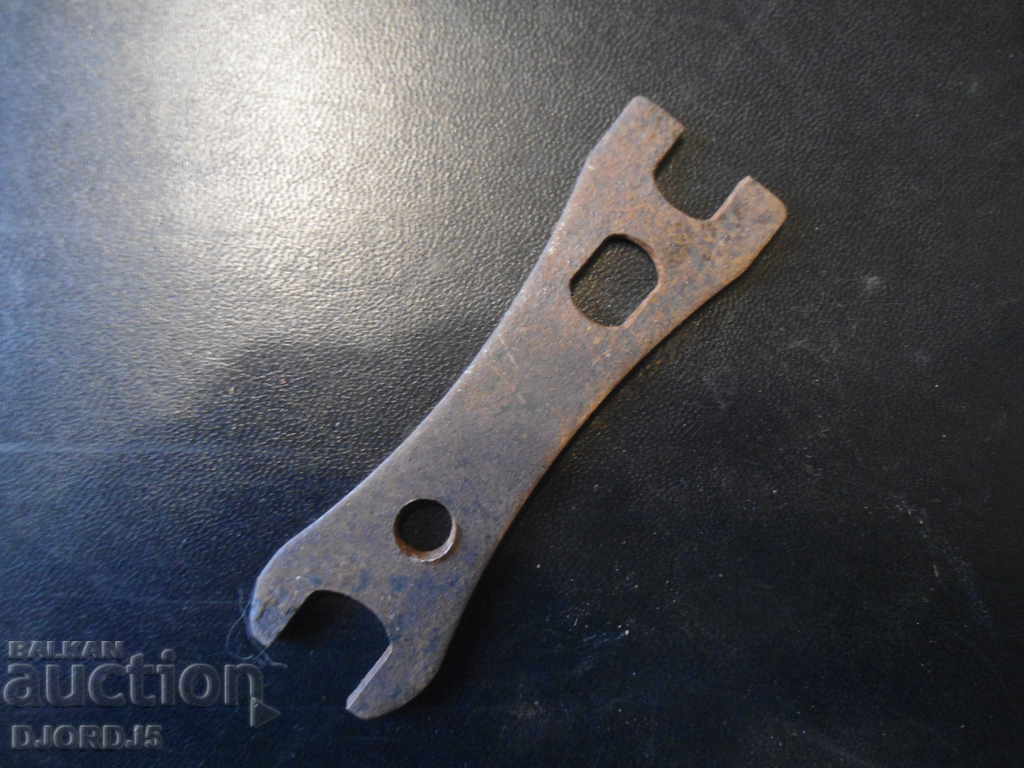 An old switch with price 2.00 BGN | € 1.02 An old switch with price 2.00 BGN | € 1.02