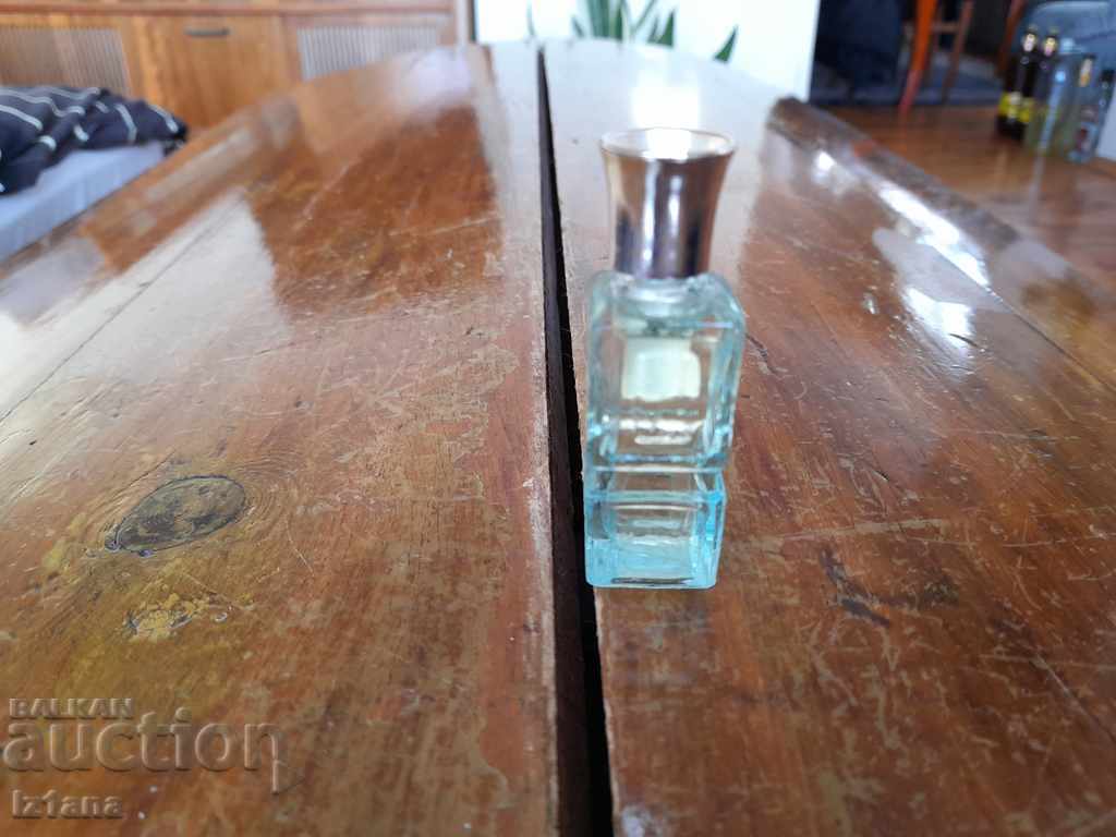 Δημοπρασία Παλιό άρωμα Cassi Δημοπρασία Παλιό άρωμα Cassi