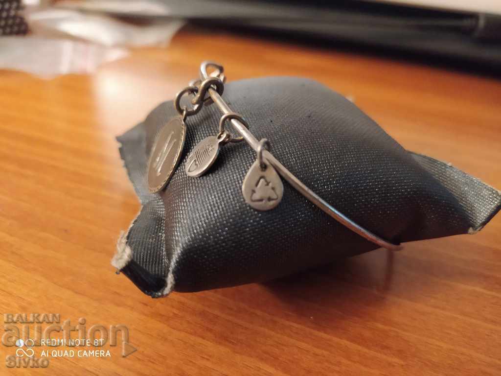 Metal bracelet letter M with price 1.99 BGN | € 1.02 Metal bracelet letter M with price 1.99 BGN | € 1.02