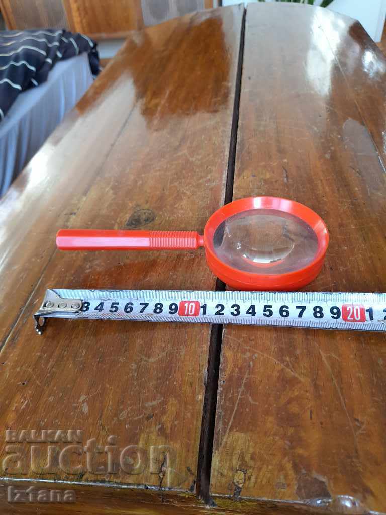 Lupa veche cu preț 33.00 BGN | € 16.87