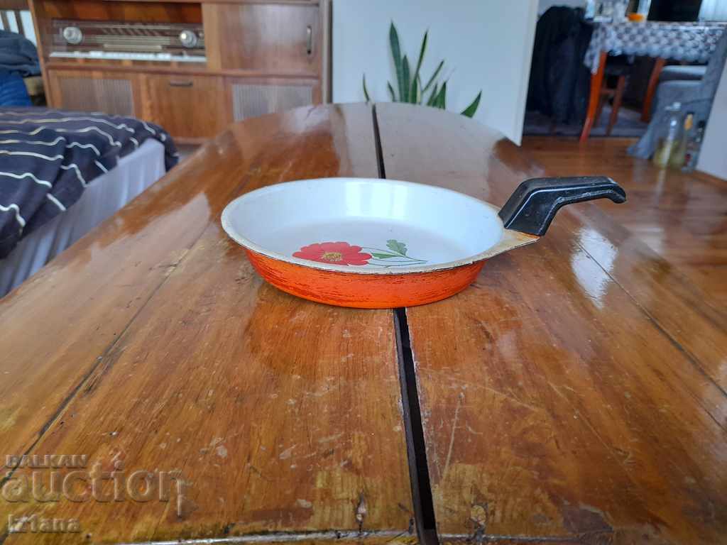 Old enameled omelet pan, pan Old enameled omelet pan, pan