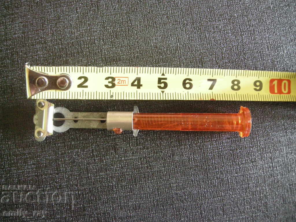 Delivery of Old device, tool for catching stitches Delivery of Old device, tool for catching stitches