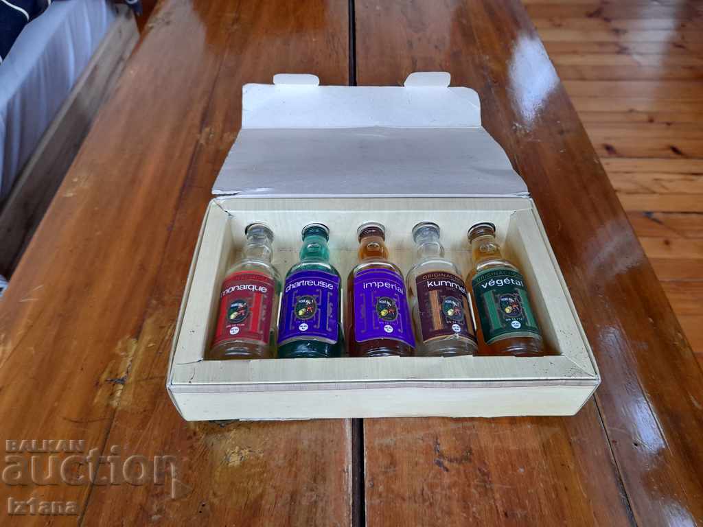 Auction Old bottles, bottles of Hobe Auction Old bottles, bottles of Hobe