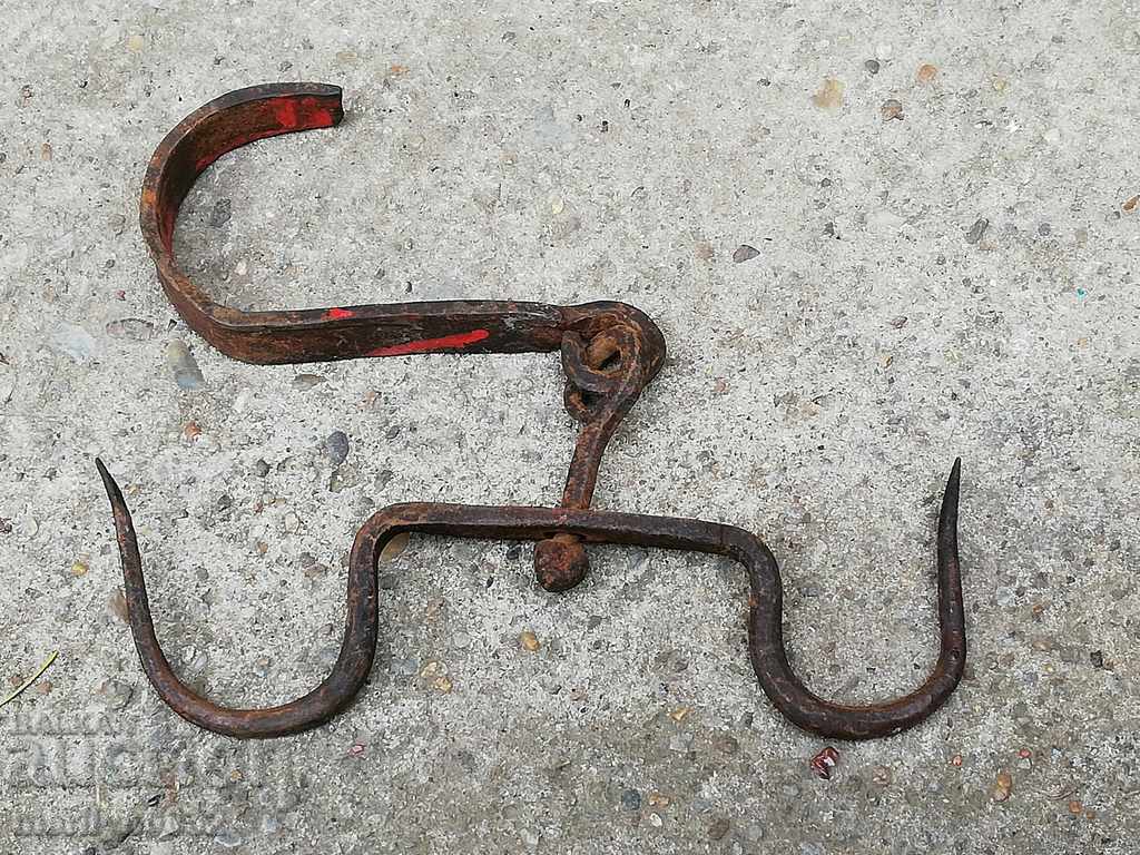 Auction An old forged scraping hook, double twin Auction An old forged scraping hook, double twin