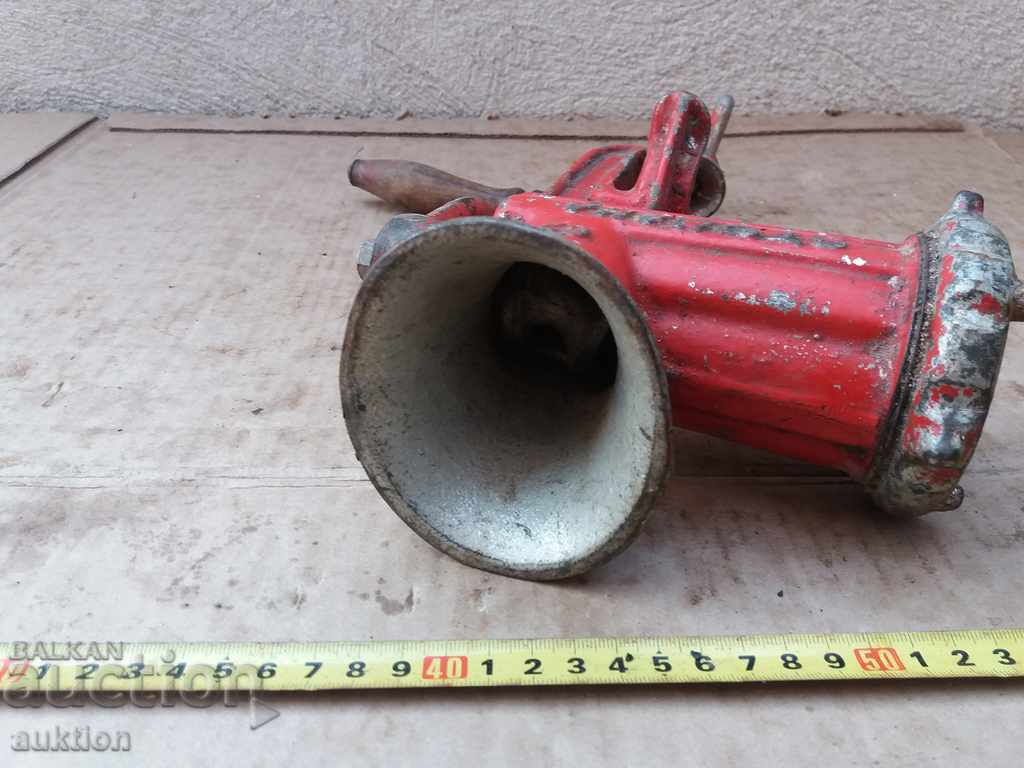 Delivery of STEEL MANUAL MEAT GRINDER WITH ENAMEL MARK Delivery of STEEL MANUAL MEAT GRINDER WITH ENAMEL MARK