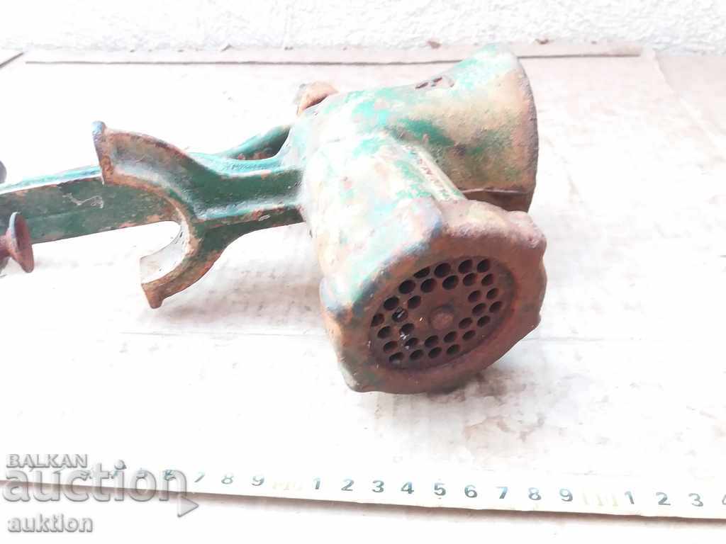 Auction OLD MASSIVE MEAT GRINDER, WITH MARKING AND ENAMEL Auction OLD MASSIVE MEAT GRINDER, WITH MARKING AND ENAMEL