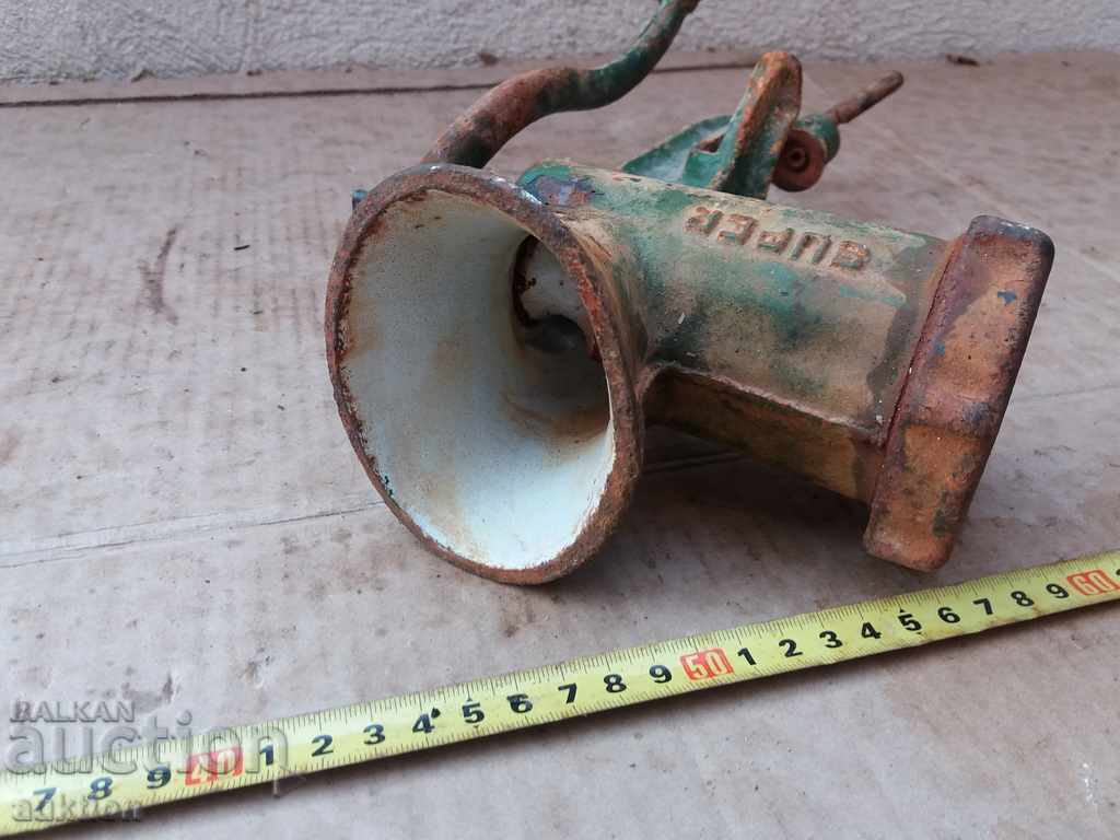 OLD MASSIVE MEAT GRINDER, WITH MARKING AND ENAMEL - 5 OLD MASSIVE MEAT GRINDER, WITH MARKING AND ENAMEL - 5