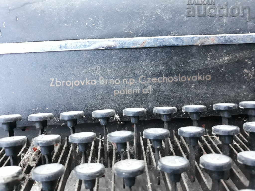 Delivery of ZETA Z zbrojovka Brno antique typewriter WWII Delivery of ZETA Z zbrojovka Brno antique typewriter WWII